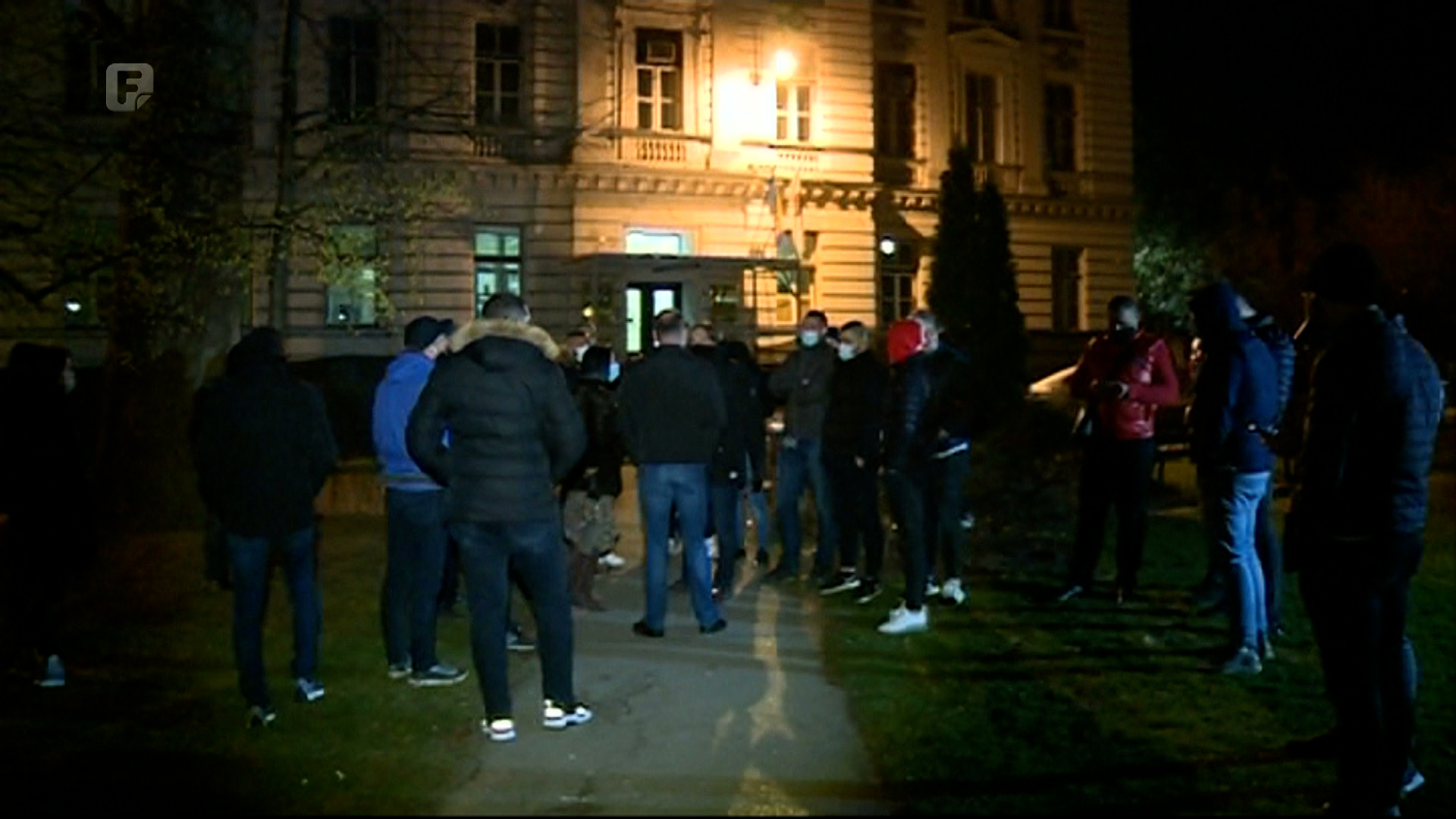 Protest ispred zgrade Vlade KS-a zbog zabrane rada poslovnih subjektima